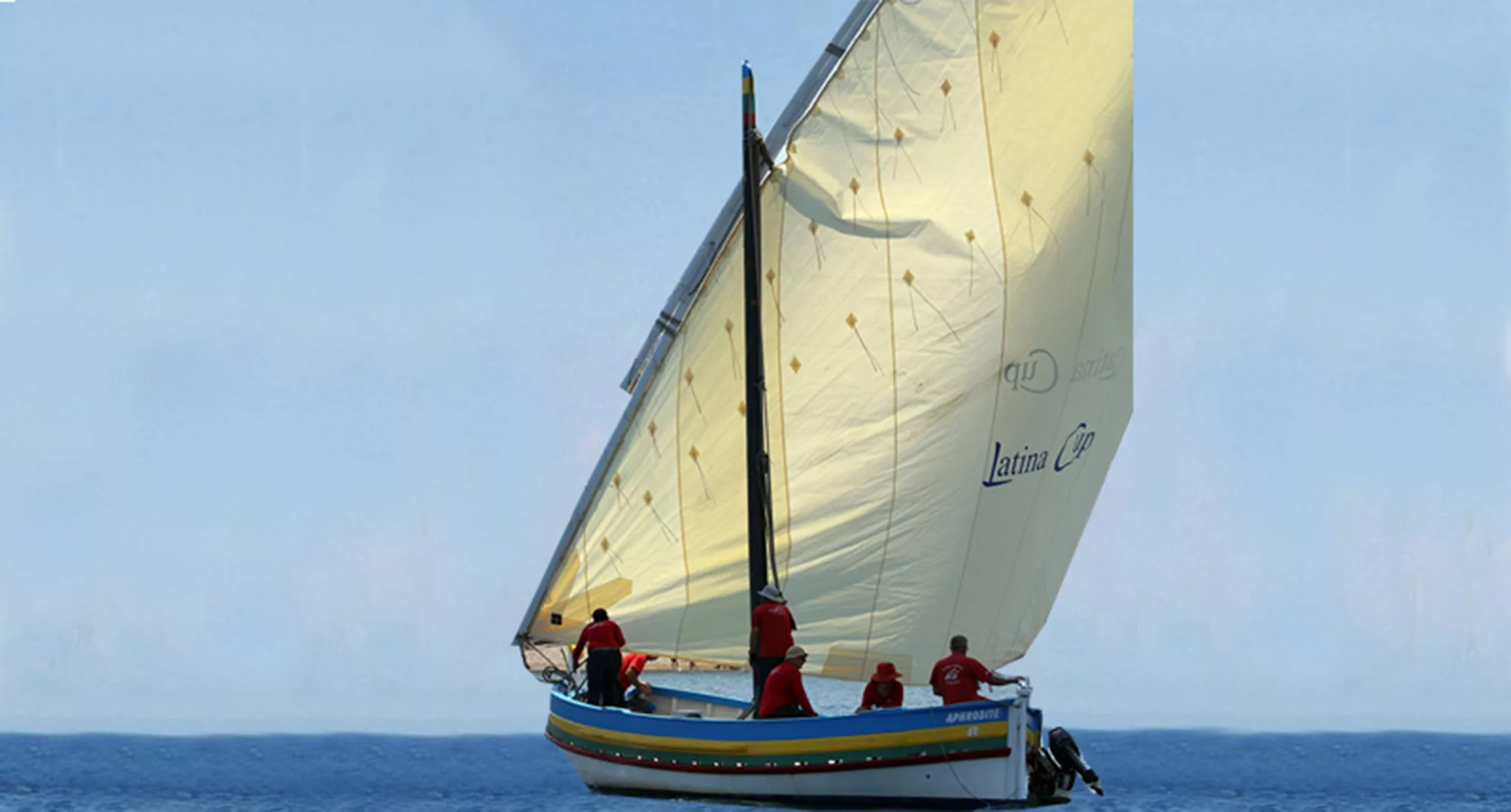 Aphrodite la Catalane une voile latine propriété de l'association Latina Cup amarrée à Palavas Les Flots
