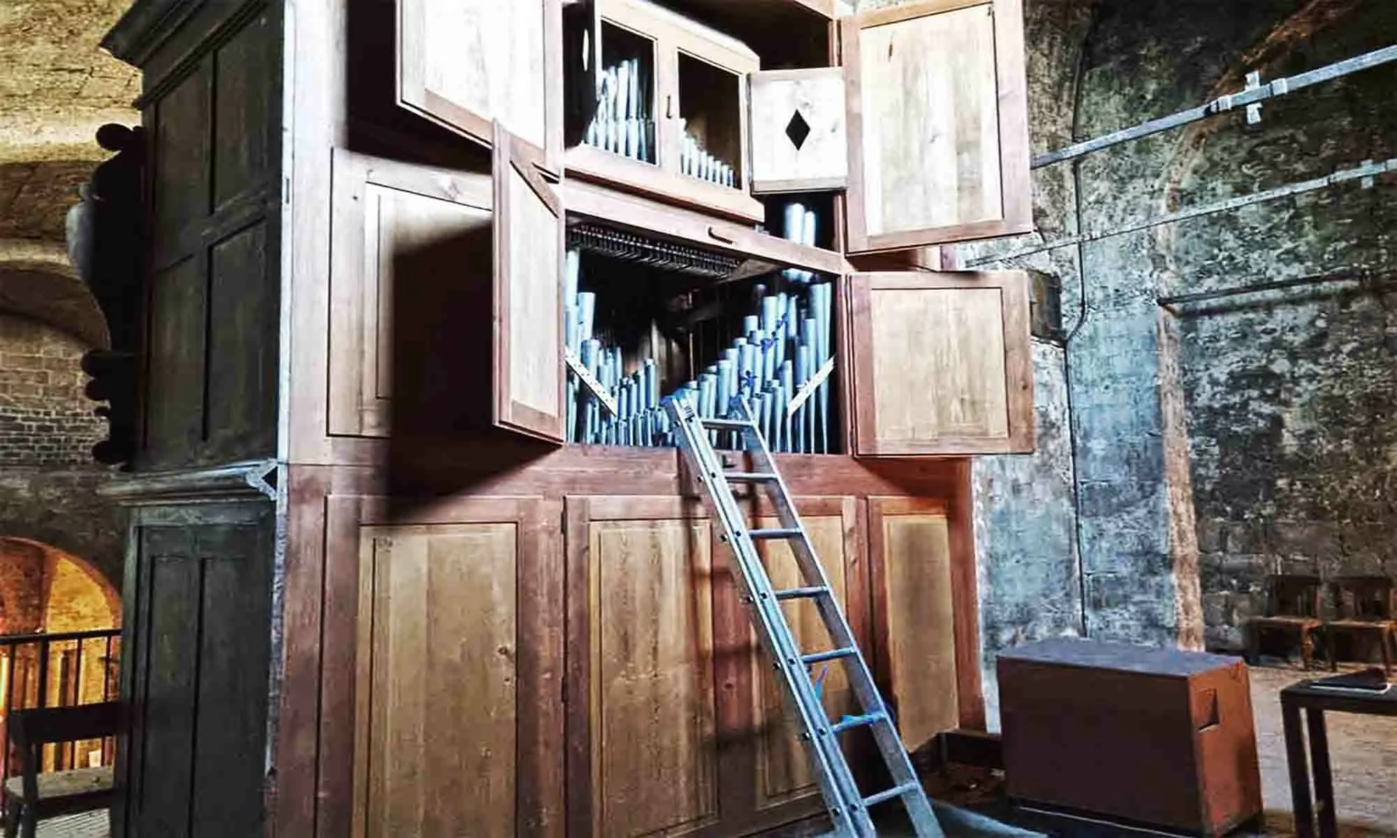 Orgue de l'abbatiale Saint Pierre de Nant