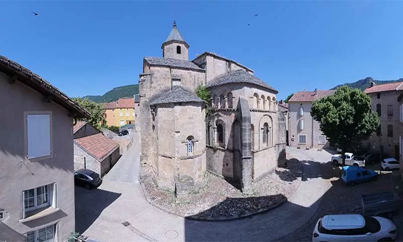 27 juin - 17h00 Déambulation théâtralisée de la période de 1135 à l'Abbatiale Saint-Pierre de Nant.