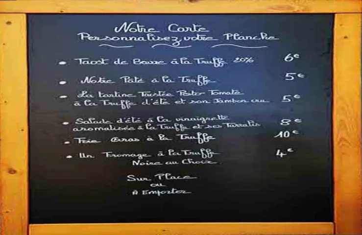 Personnalisé votre planche avec de nombreux aliments truffés en fonction de votre goût et de votre envie.
