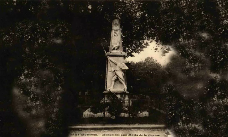 Commémoration au monument aux morts de Nant en Aveyron