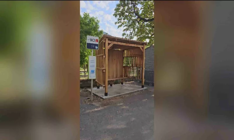 Agenda - Un abribus tout neuf à Nant offert par la scierie Viala