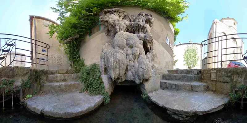 Visite commentée du chemin de l'eau à Nant. Vous allez découvrir pourquoi la vie a pu s'améliorer grâce à la persévérance des moines bénédictins.