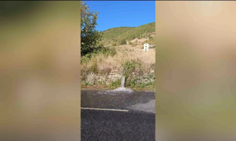 Le château d'eau du cimetière de Nant en entretien.